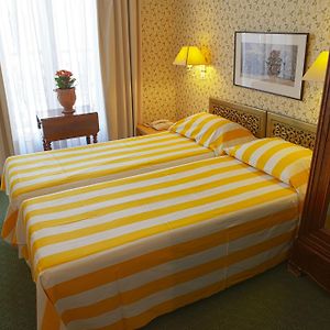 Aanpalende Kamer